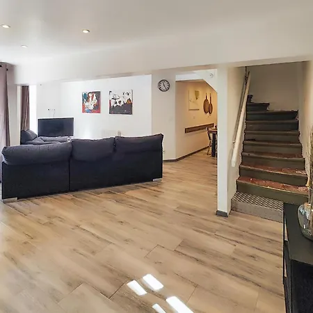 Holiday home 4 Bedroom Stunning In Carcassonne